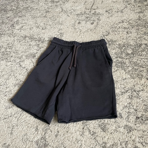 H&M Raw Edge Shorts in black - Picture 3 of 6